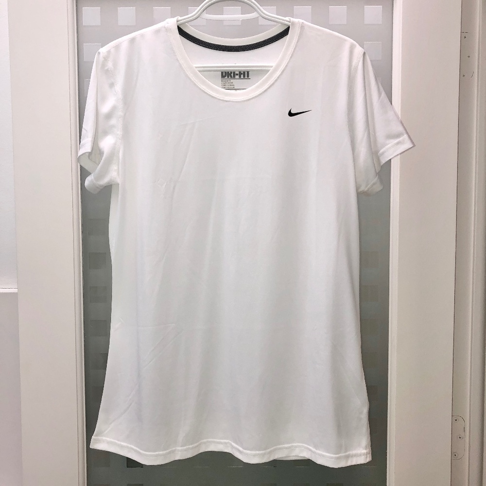 🎉HP🎉 NIKE DRI-FIT Crew Neck Short Sleeve Regular Fit Tagless Athletic Top NEW!